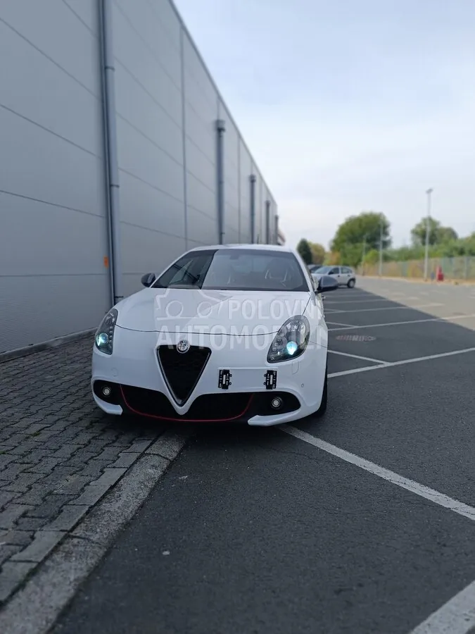 Alfa Romeo Giulietta 2017 photo 2