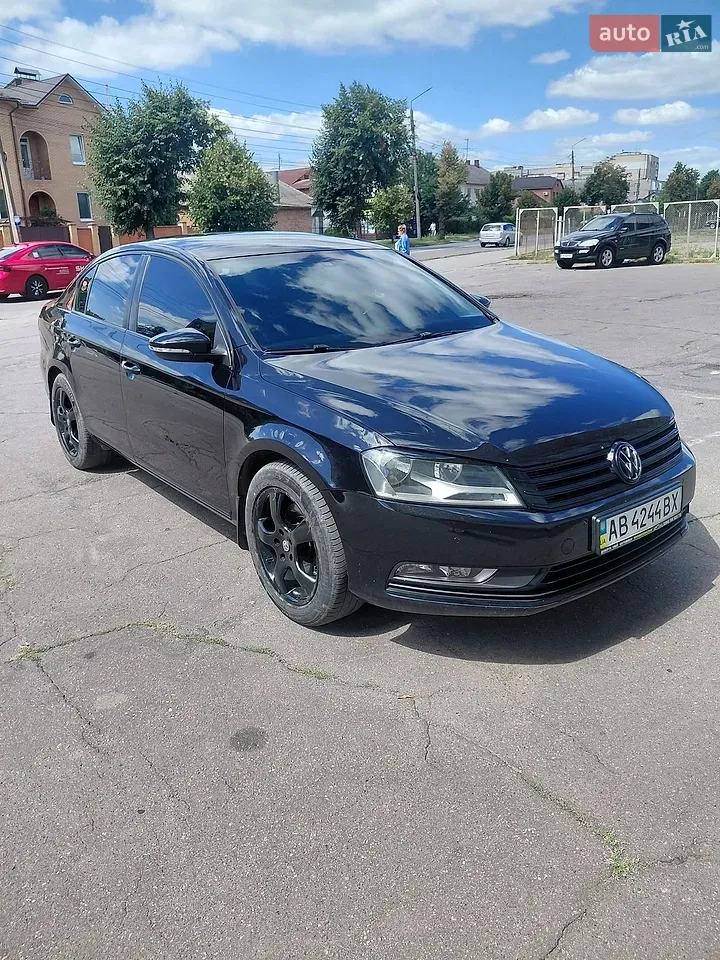 Volkswagen Passat 2011 photo 2