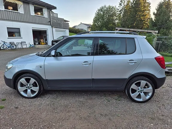 Skoda Fabia 2014 photo 2