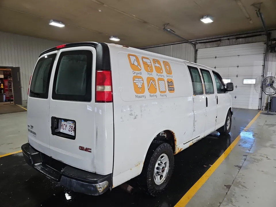 GMC Savana 2011 photo 5