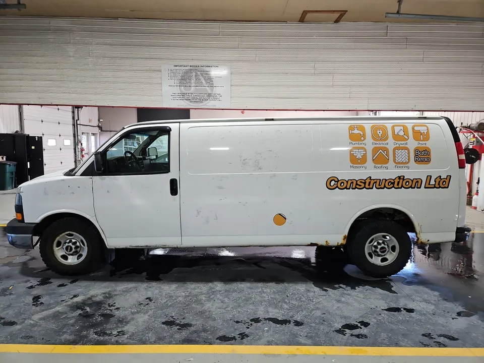 GMC Savana 2011 photo 2