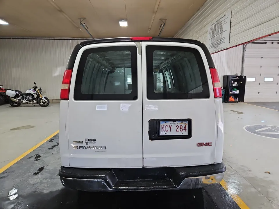 GMC Savana 2011 photo 4