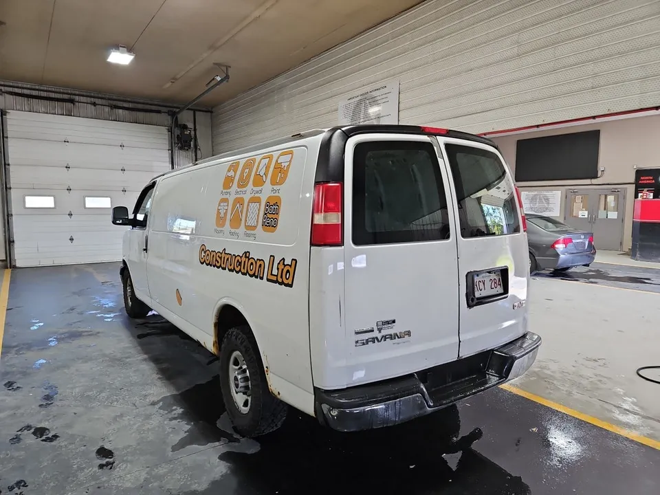 GMC Savana 2011 photo 3