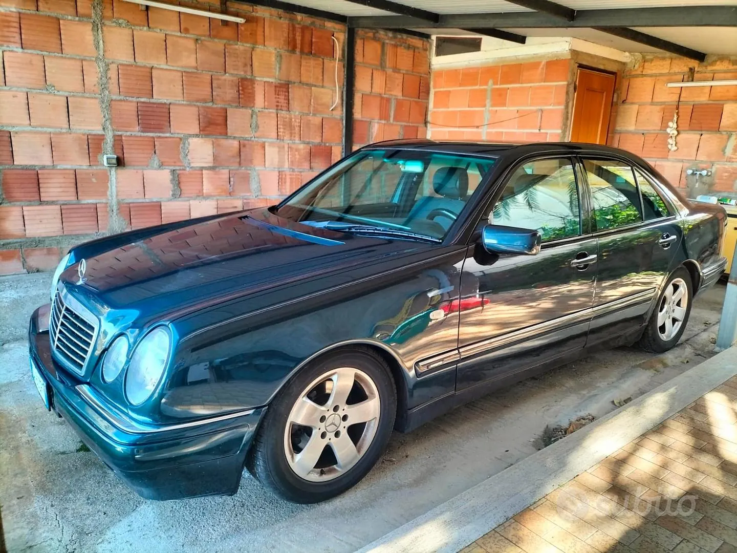 Mercedes-Benz E250 1999 photo 4