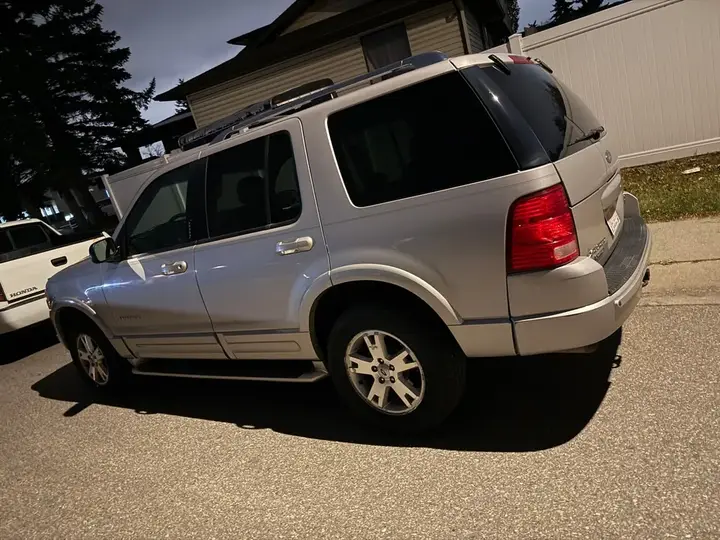 Ford Explorer 2004 photo 3