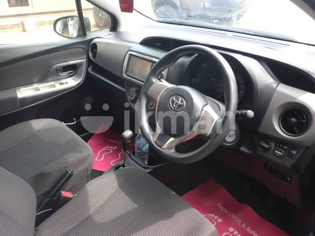 Toyota Vitz 2015 photo 3