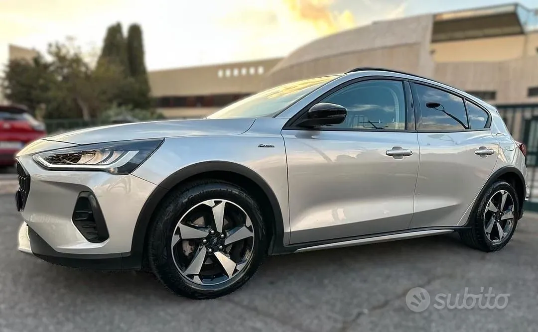 Ford Focus 2023 photo 2