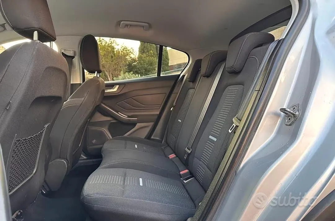 Ford Focus 2023 photo 3