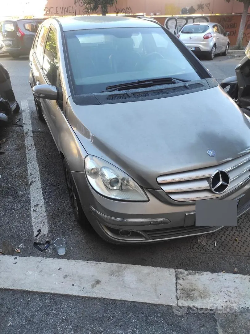 Mercedes-Benz B180