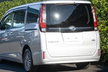 Toyota Noah 2015 photo 4