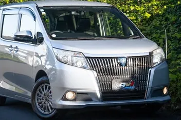 Toyota Noah 2015 photo 3
