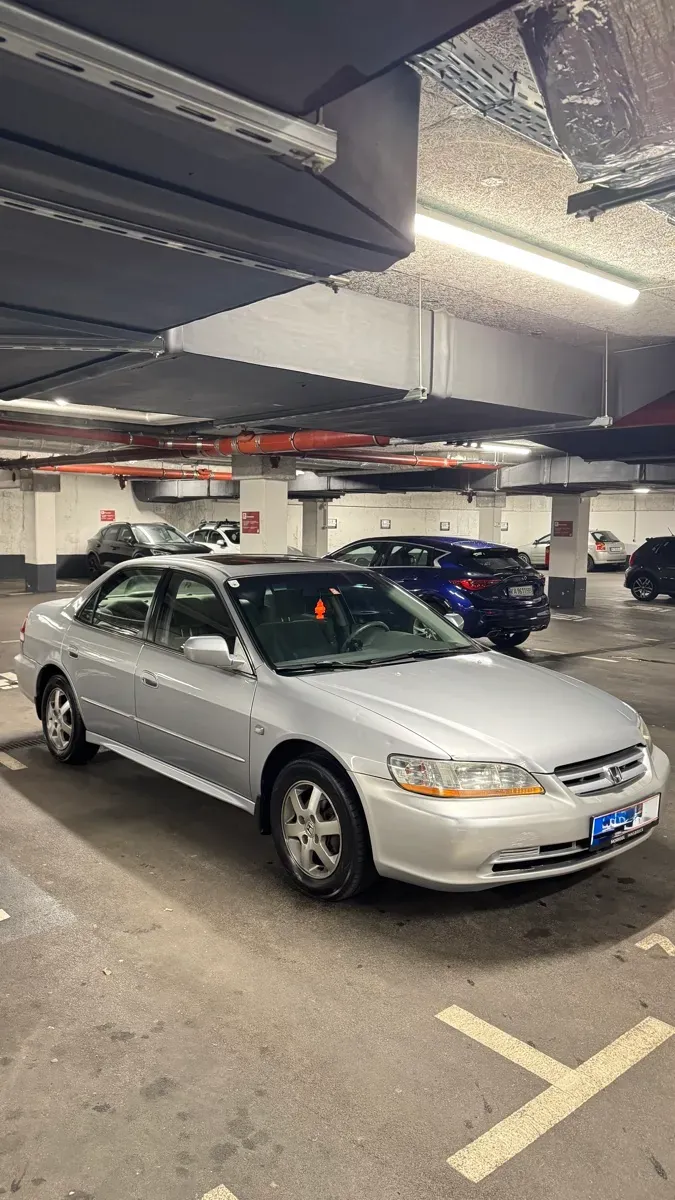 Honda Accord 2000 photo 2