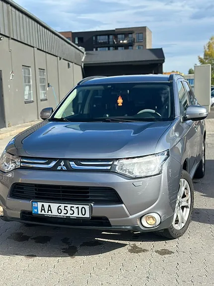 Mitsubishi Outlander 2013 photo 2