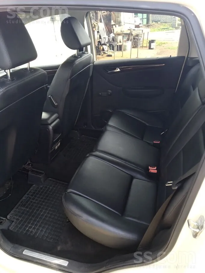 Mercedes-Benz B180 2011 photo 4