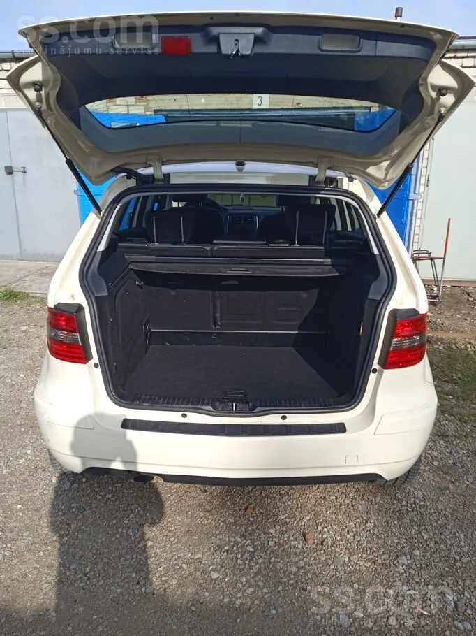 Mercedes-Benz B180 2011 photo 3