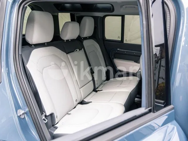 Land Rover Defender 2025 photo 3