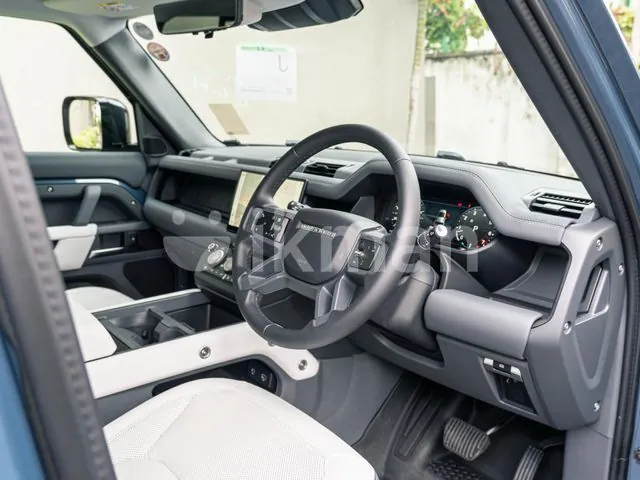 Land Rover Defender 2025 photo 4