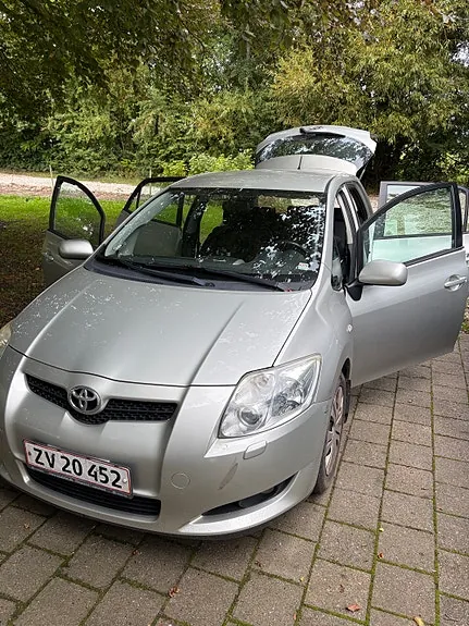 Toyota Auris 2009 photo 2