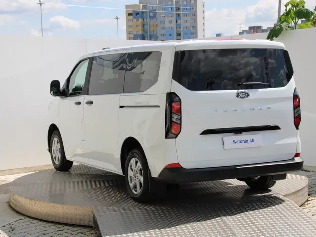 Ford Tourneo Custom 2024 photo 4