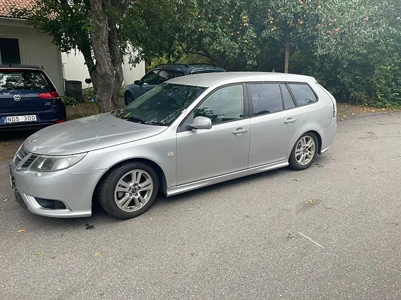 Saab 9-3 2011 photo 3