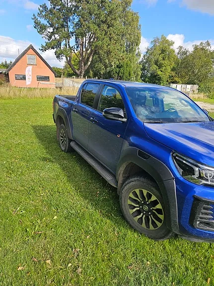 Toyota Hilux 2024 photo 2