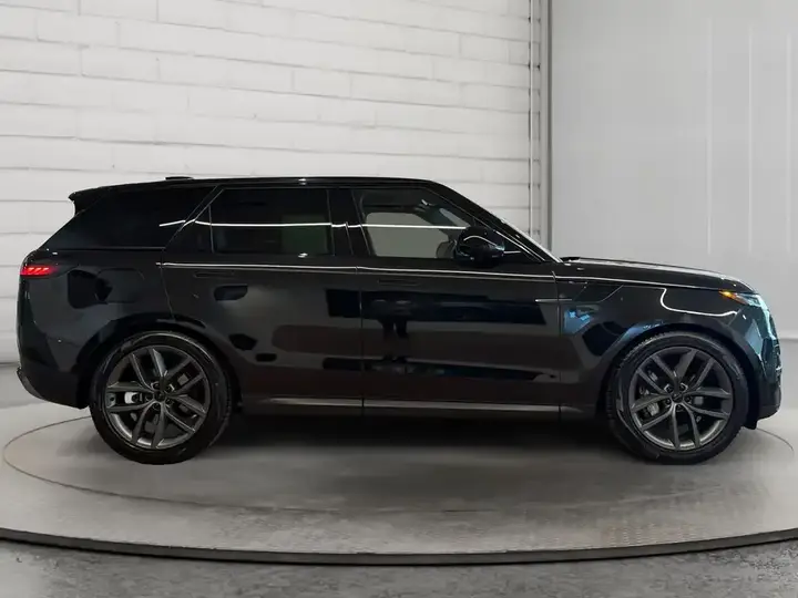 Land Rover Range Rover Sport 2026 photo 4