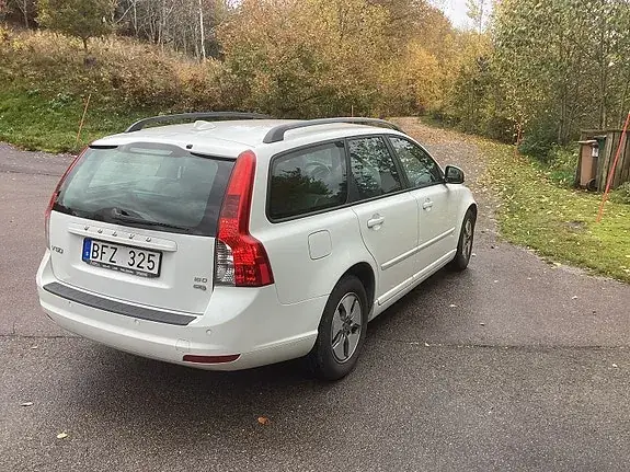 Volvo V50 2010 photo 2