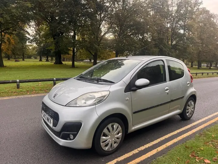 Peugeot 107 2013 photo 2