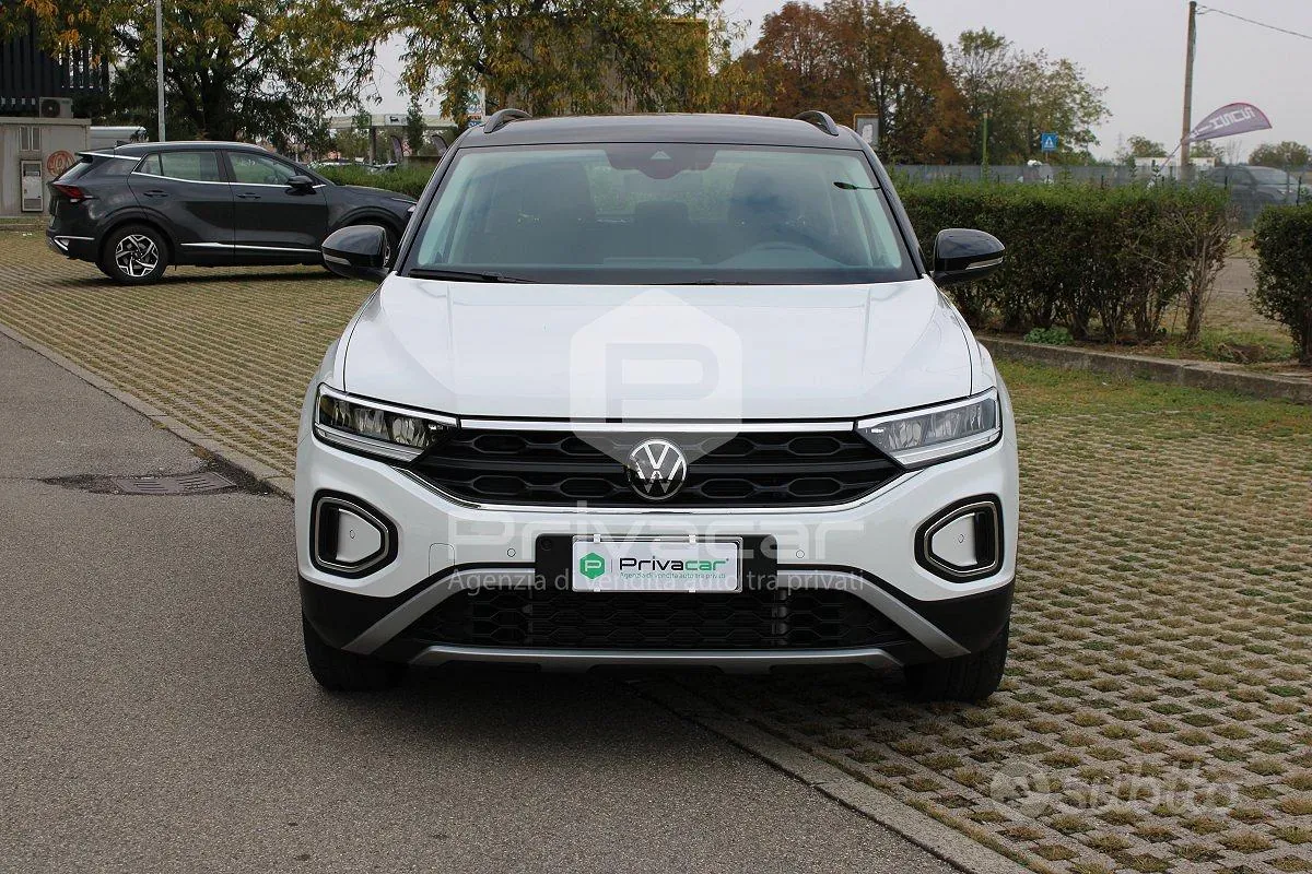 Volkswagen T-Roc 2023 photo 2