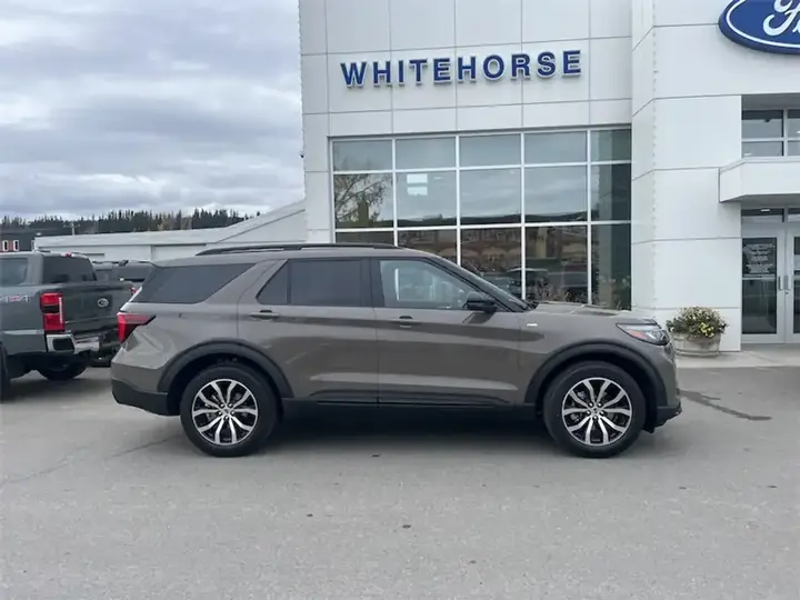Ford Explorer 2027 photo 2