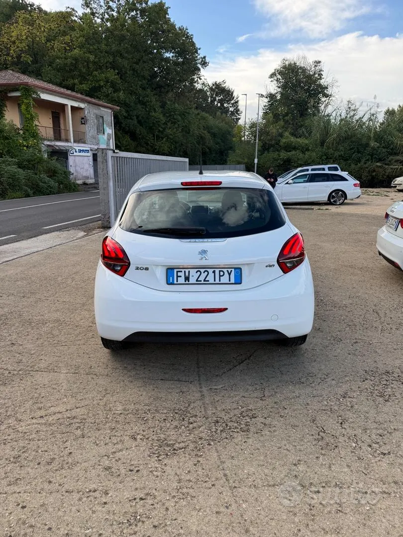 Peugeot 208 2019 photo 4