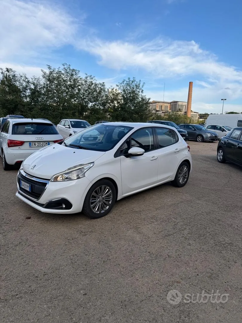 Peugeot 208 2019 photo 2