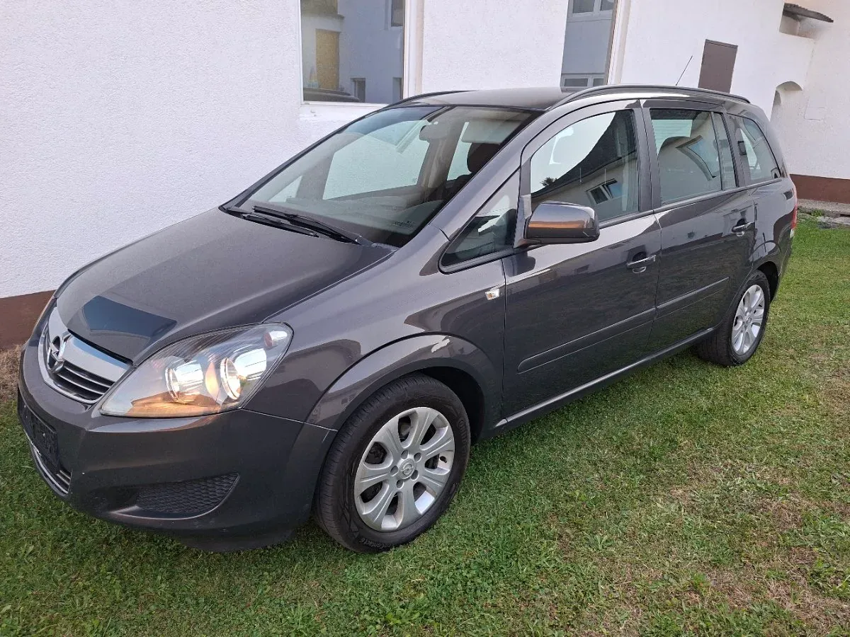 Opel Zafira 2013 photo 2