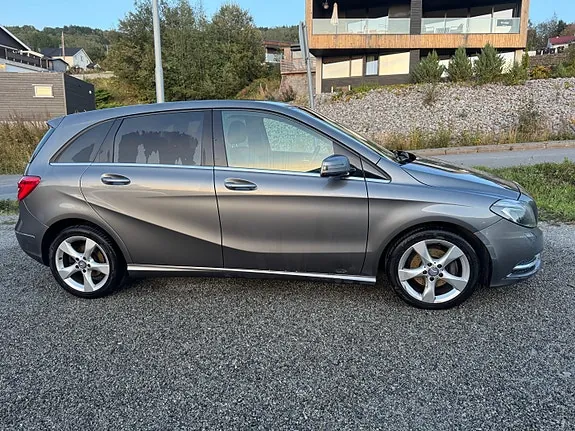 Mercedes-Benz B180 2013 photo 4
