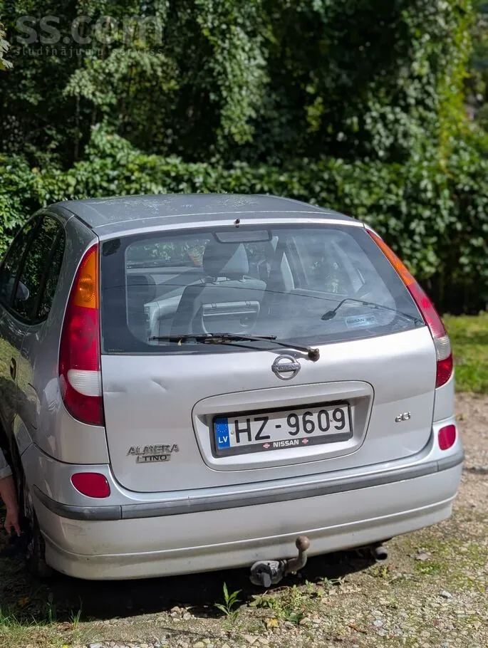 Nissan Almera Tino 2004 photo 2