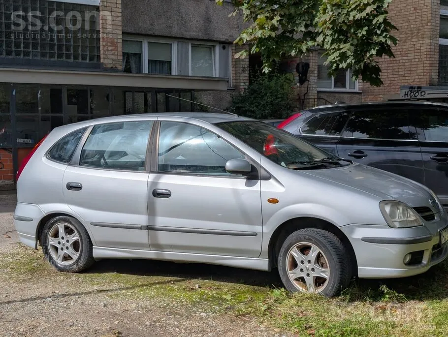 Nissan Almera Tino