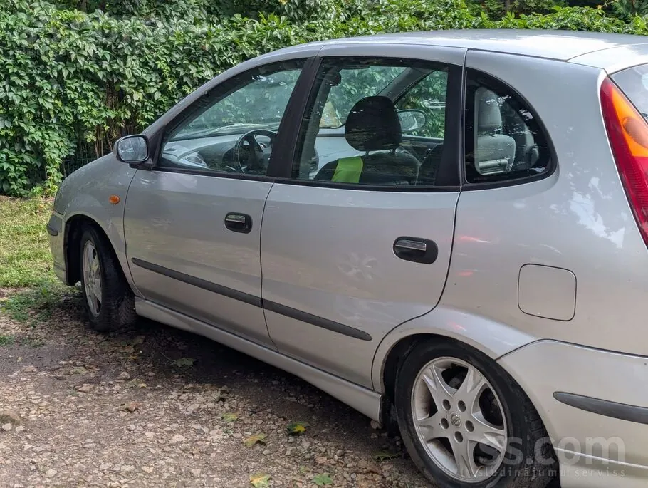 Nissan Almera Tino 2004 photo 3