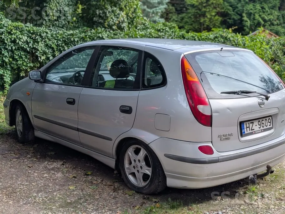 Nissan Almera Tino 2004 photo 4