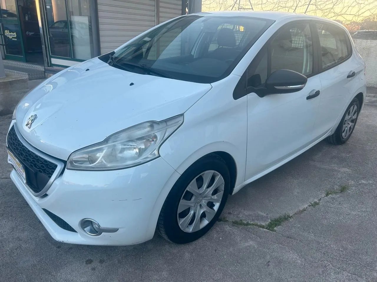 Peugeot 208 2014 photo 2