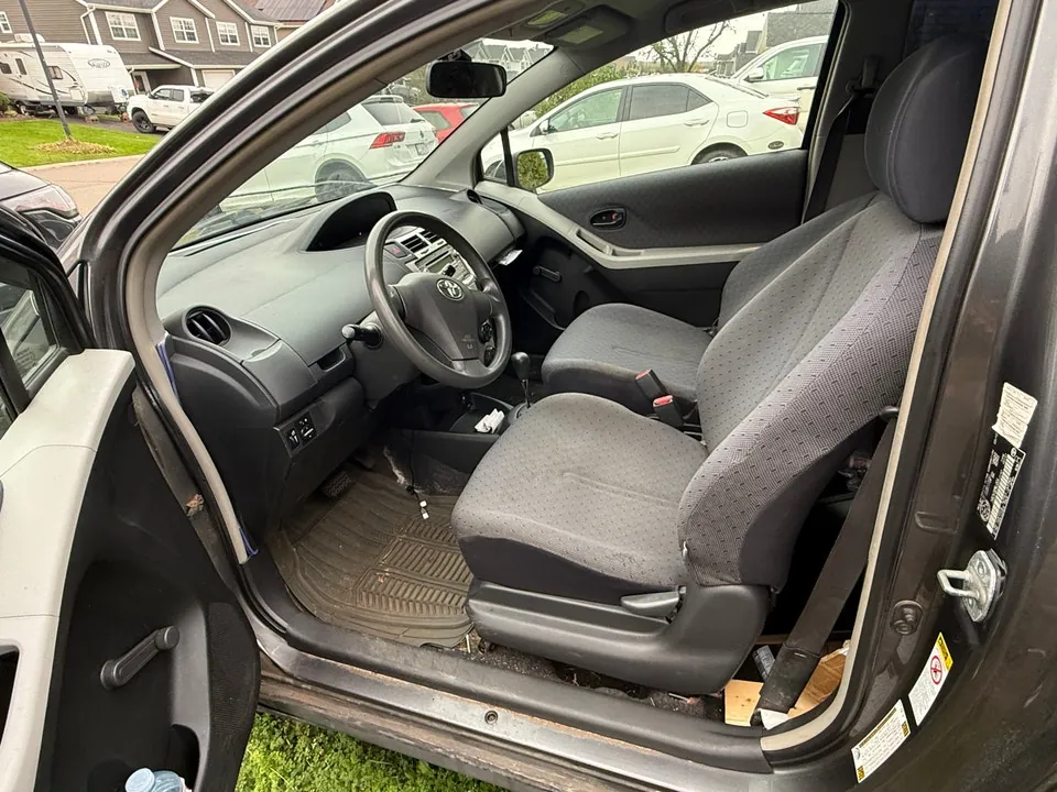Toyota Yaris 2010 photo 3