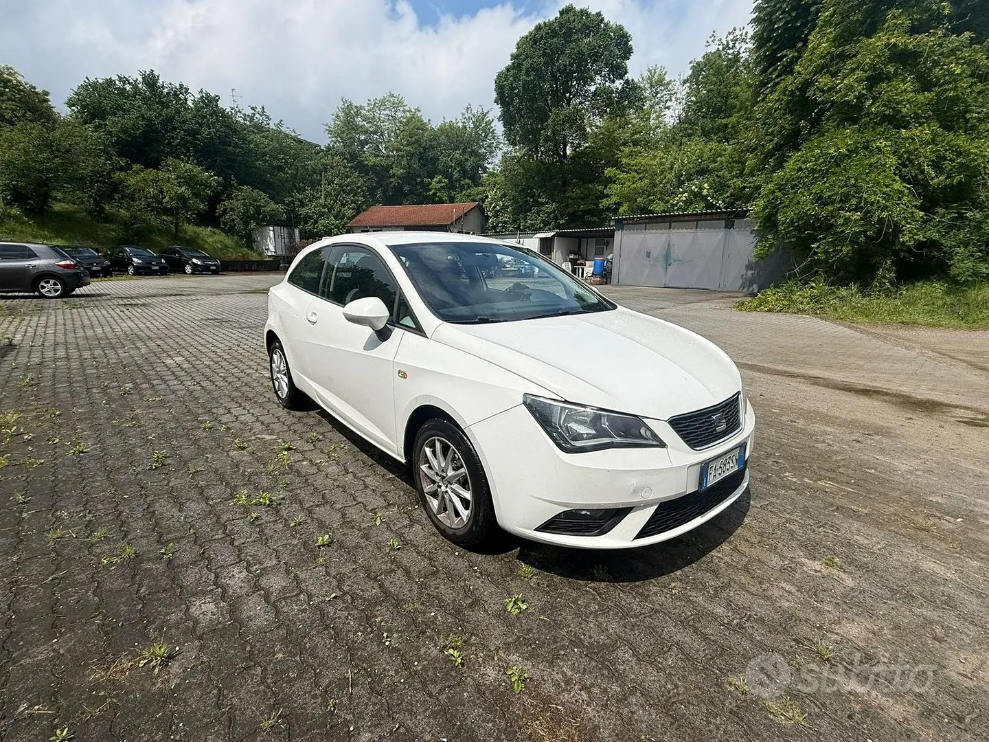 Seat Ibiza 2015 photo 2