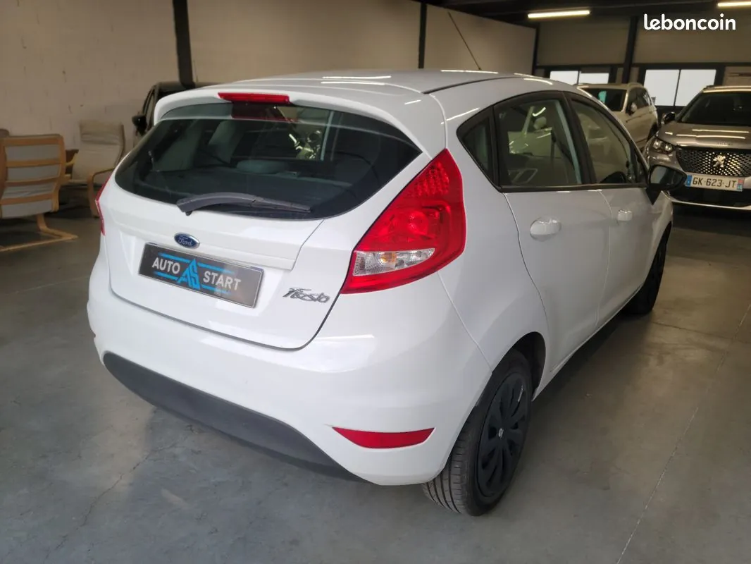 Ford Fiesta 2012 photo 3