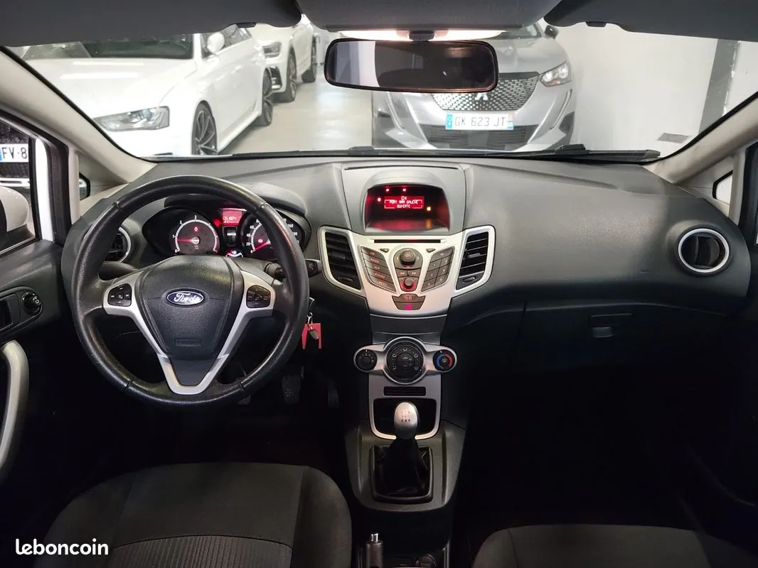 Ford Fiesta 2012 photo 2