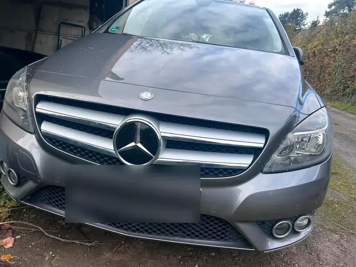 Mercedes-Benz B 180