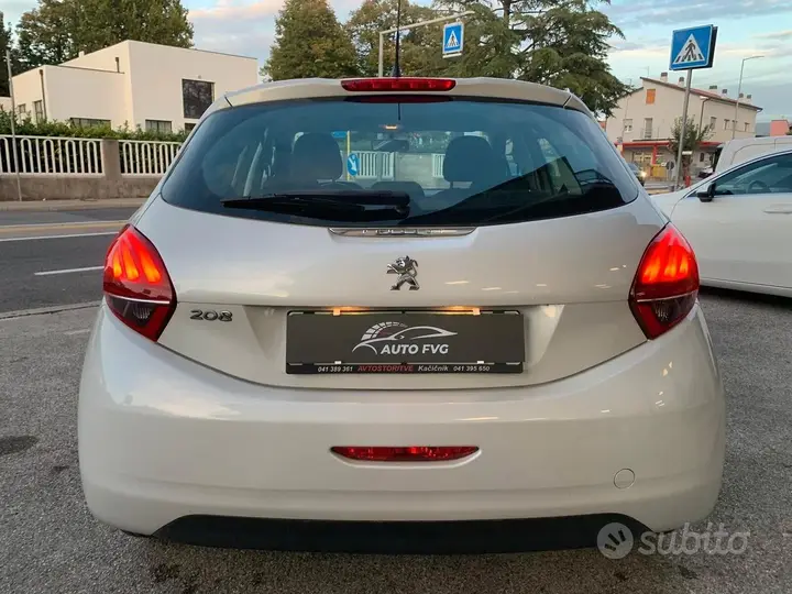 Peugeot 208 2015 photo 4