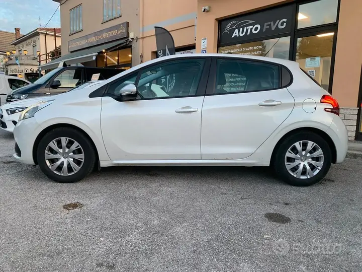 Peugeot 208 2015 photo 2