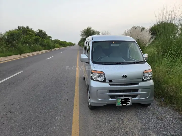Toyota Pixis Van