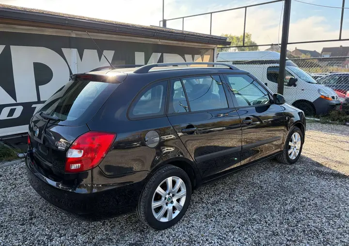 Skoda Fabia 2010 photo 4