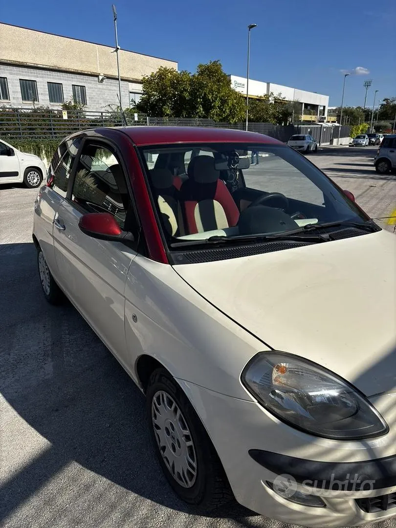 Lancia Ypsilon