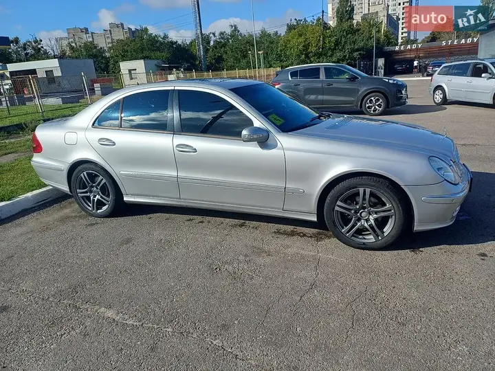 Mercedes-Benz E-Class 2004 photo 3